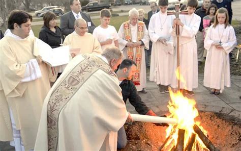 Fire, candles signify special nature of Easter Vigil - Catholic Courier