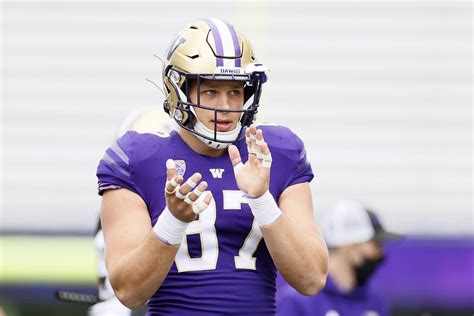 UWDP Football Roundtable: Looking Ahead to the 2022 Draft - UW Dawg Pound