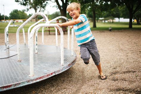 5 health benefits of kids playing outside - Care.com Resources