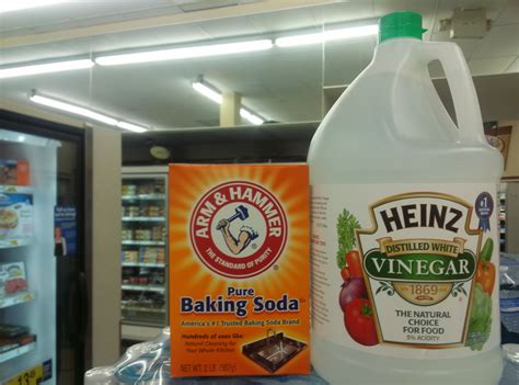 How To Clear A Clogged Toilet With Vinegar And Baking Soda - HOWTORMEOV