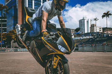 2017 National Motorcycle Stunts Championships [COL] on Behance