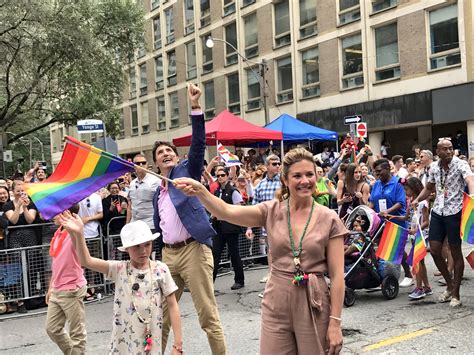 Justin Trudeau and his family marching in the Toronto Pride Parade : r/pics