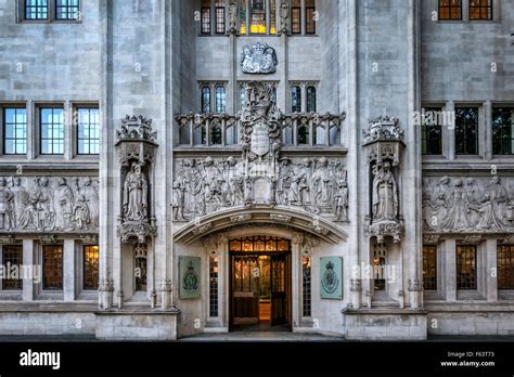 LONDON, UNITED KINGDOM - 2nd october, 2015: Building of Judicial ...