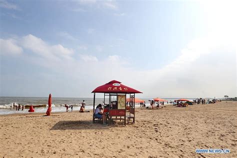 N China's Qinhuangdao sets up 6 book bars in beaches - People's Daily ...