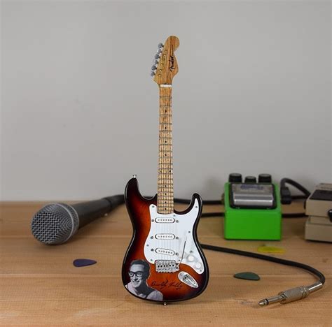 Buddy Holly - Fender Stratocaster Tribute - Mini Guitars