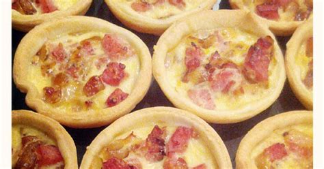 Caramelized onion & bacon mini quiche Recipe by Jeek - Cookpad