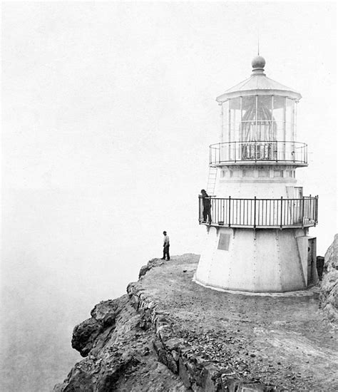 Point Reyes Lighthouse, California at Lighthousefriends.com