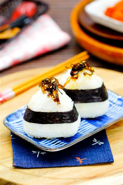 Tsukudani Onigiri mit Kombu Algenfüllung » REZEPT • 1mal1japan | Rezept | Dessert ideen ...