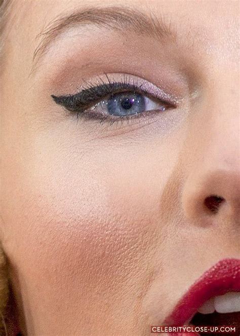 Cat Eye de Taylor Swift | Wedding Makeup in 2019 | Taylor swift eyes, Taylor swift makeup, Eye ...