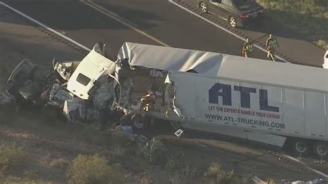 2 dead after semis crash head-on on US-93 near Wickenburg