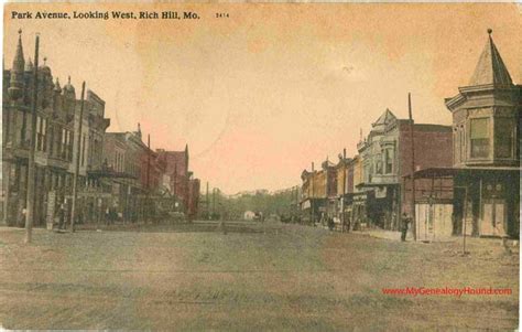 Rich Hill, Missouri Park Avenue Looking West Vintage Postcard historic Photo