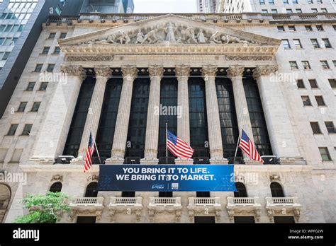 New york stock exchange building hi-res stock photography and images ...