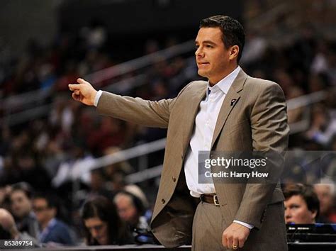 Tony Bennett Coach Photos and Premium High Res Pictures - Getty Images