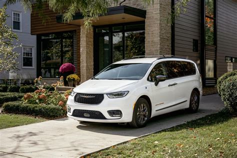 5 Reasons the 2023 Chrysler Pacifica is the best Minivan Money Can Buy