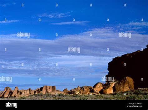 Anasazi ruins of Pueblo Bonito, Chaco Canyon, New Mexico. Photograph Stock Photo - Alamy