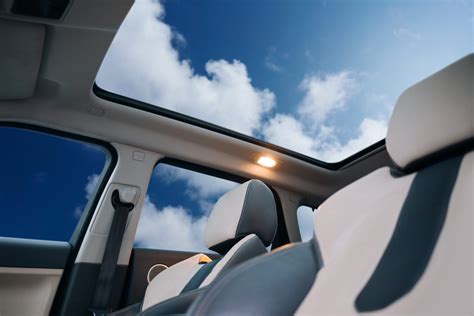 The Benefits of Panoramic Sunroofs | 1st Call Windscreens