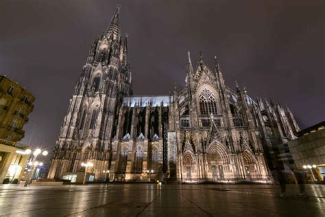 Kolner dom - Cologne cathedral at night - Must see Cologne Germany - GETTING STAMPED