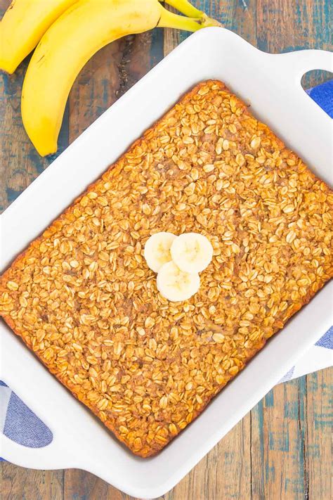 Banana Baked Oatmeal Recipe (Healthy & Easy!) - Pumpkin 'N Spice