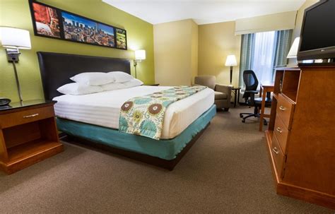 Drury Inn & Suites Houston The Woodlands - Drury Hotels