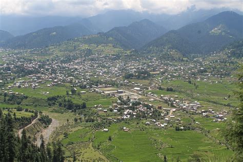 TRAVELLING ACROSS INDIA----- A NEVERENDING JOURNEY.: BHADERWAH-THE UNTOUCHED BEAUTY OF J&K.