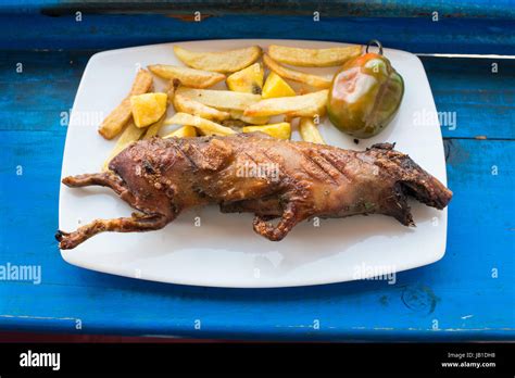 Gegrillte Meerschweinchen Gericht in den peruanischen Anden in Cusco-Peru Stockfotografie - Alamy