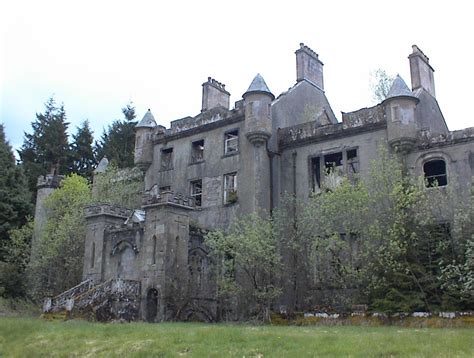 Lanrick Castle Ruins Scotland. This entryway has square pillars crosses ...