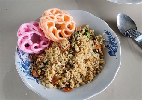 Resep Nasi Goreng Sosis oleh desmawati kuretangin - Cookpad