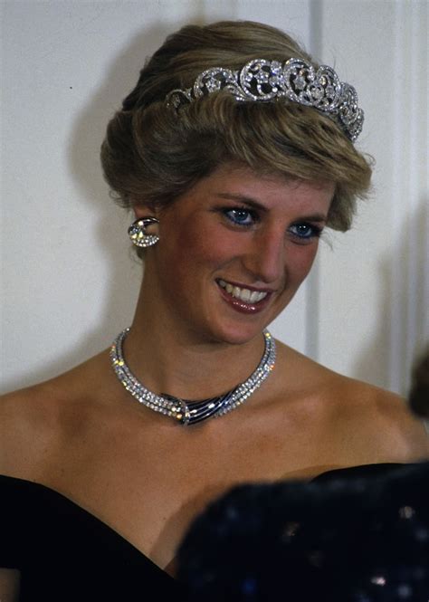 Diana wore the Spencer family tiara and crescent-shaped diamond and | Princess Diana Photos ...