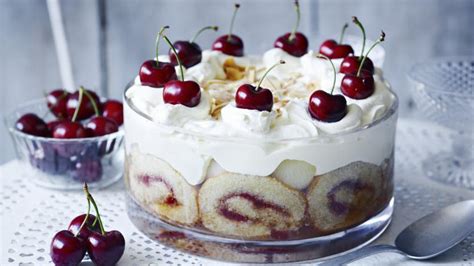 Mary Berry’s trifle recipe - BBC Food