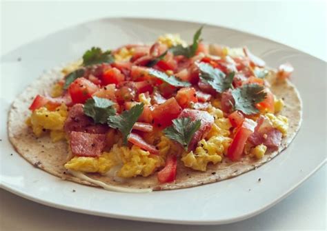 Breakfast wrap Recipe by chefzoe - Cookpad