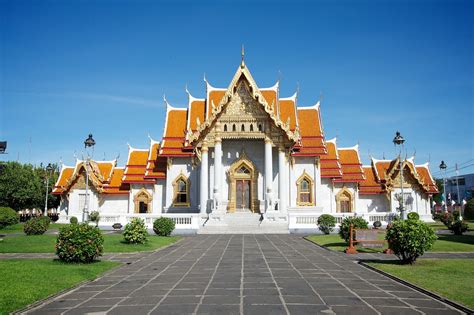 Sacred Places of Buddhism: Buddhist Temples in the World