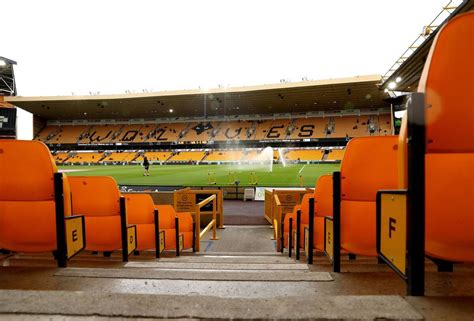 Wolves fans make long awaited return to Molineux for Nuno's final game ...