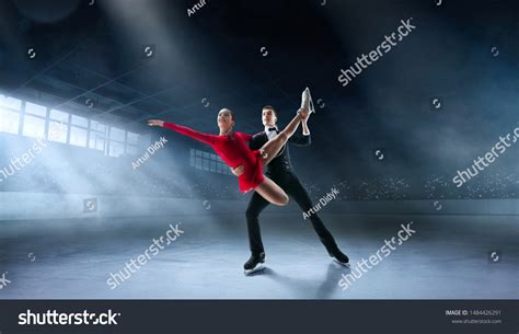 1,296 Professional Ice Skating Couple Images, Stock Photos & Vectors | Shutterstock