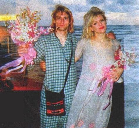 Rare Vintage Photos Of Kurt Cobain & Courtney Love On Their Wedding Day In Hawaii - Art-Sheep