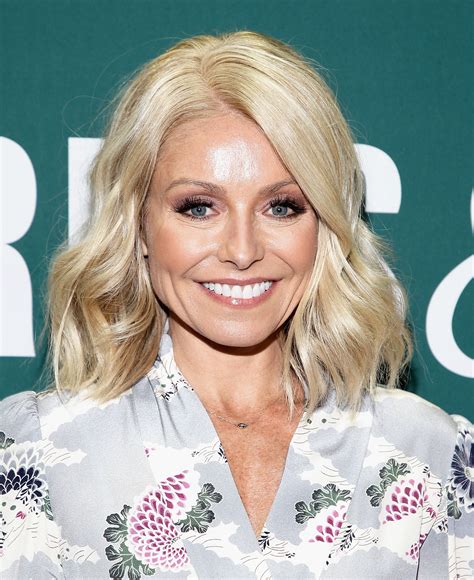 Kelly Ripa Gives a Peek of the Gorgeous Foyer inside Her $27 Million Townhouse in New York