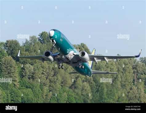 Ryanair Boeing 737-800 taking-off Stock Photo - Alamy