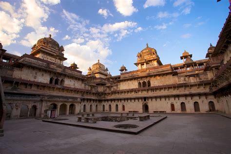 Jahangir Mahal: Mughal Architecture in Orchha, India - Through My Lens