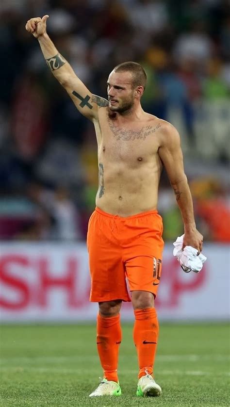 Wesley Sneijder | Soccer players, Athlete, Football players