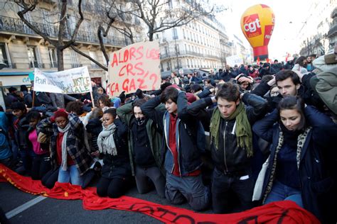 Paris braces for fifth straight weekend of protests | PBS NewsHour