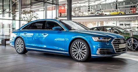 Audi A8 phiên bản 50 TDI màu xanh Ara Blue với giá 3.100 Euro tại Đức?