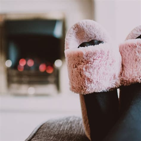 10 Best Fur Slippers Reviewed in 2024 | TheGearHunt