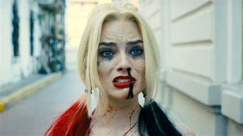 Margot Robbie Snubbed As Harley Quinn By DC Replacing Her With A Cosplayer | GIANT FREAKIN ROBOT