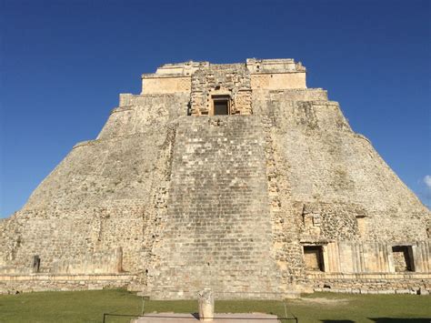 The Pyramid of the Magician in the ancient Mayan city of Uxmal in Mexico | Arquitectura maya ...