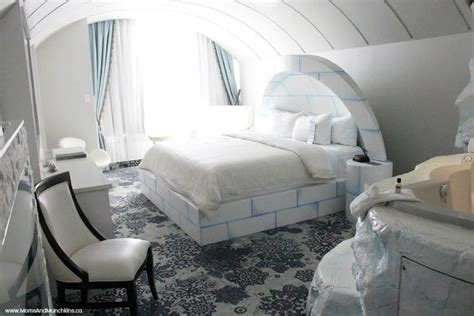 Igloo Room Fantasyland Hotel - Moms & Munchkins