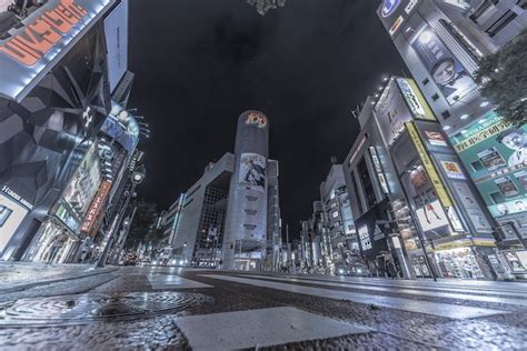 Photographer captures amazing images of central Tokyo as ghost town ...