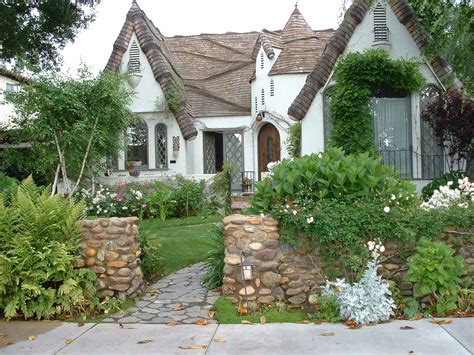 What’s That House? A Guide to Storybook Cottages