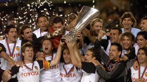 La UEFA de 2004, en la mejor temporada del Valencia, cumple 16 años - Eurosport