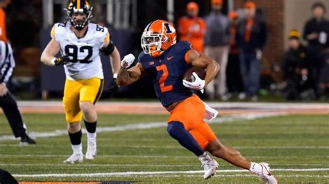 Illinois RB Chase Brown to skip bowl game, enter NFL draft