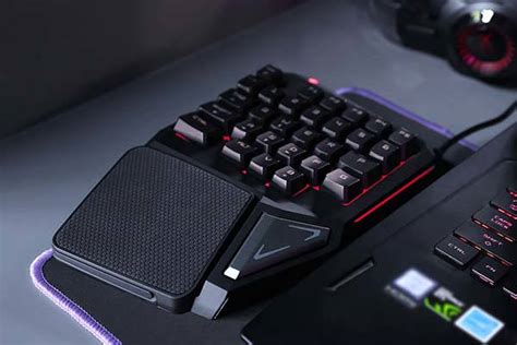 Delux T9 Pro One Handed Gaming Keyboard with Palm Rest | Gadgetsin