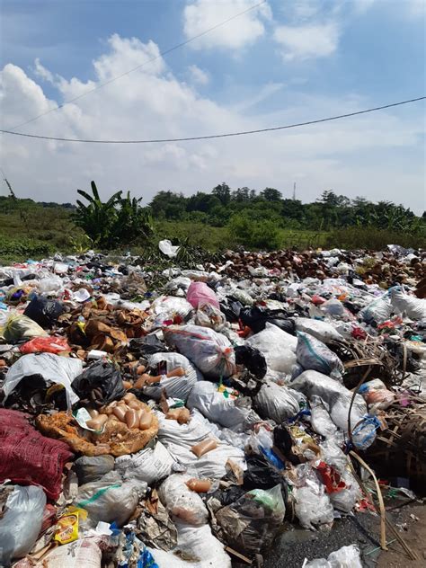 Gara-gara Warga Buang Sembarangan, Sampah Menumpuk Tak Karuan